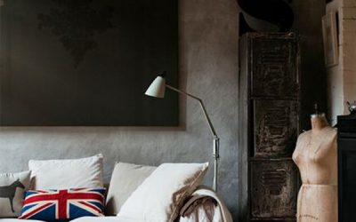 grunge-style-living-room-with-england-flag-cushion