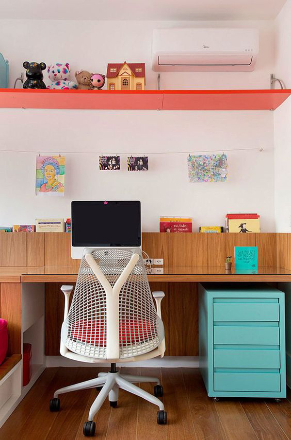 trendy-study-desk-with-wall-shelf