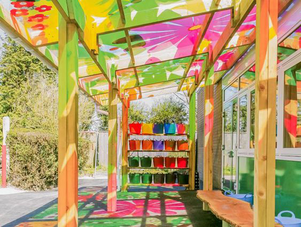 outdoor-classroom-canopy-with-colorful-accents
