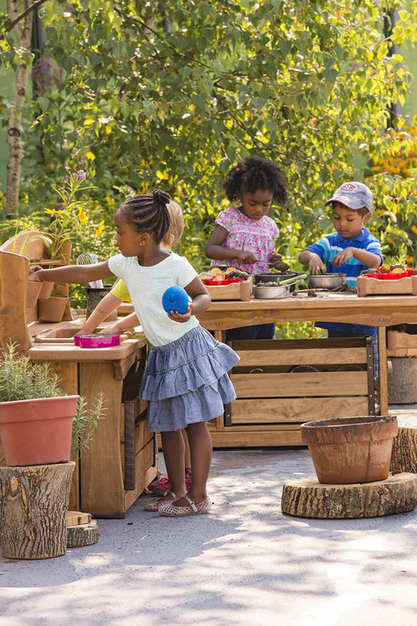 outdoor-mud-kitchen-play-for-classroom