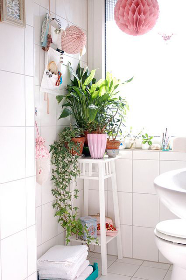 free-standing-bathroom-vines-garden
