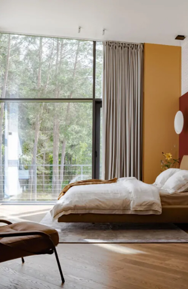 cozy-open-bedroom-with-splash-of-color
