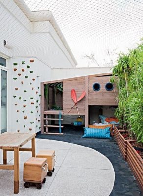 modern-backyard-playhouse-with-climbing-wall-and-seating-area
