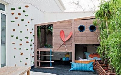 modern-backyard-playhouse-with-climbing-wall-and-seating-area