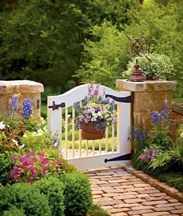 beautiful-garden-gate-paint-color-ideas