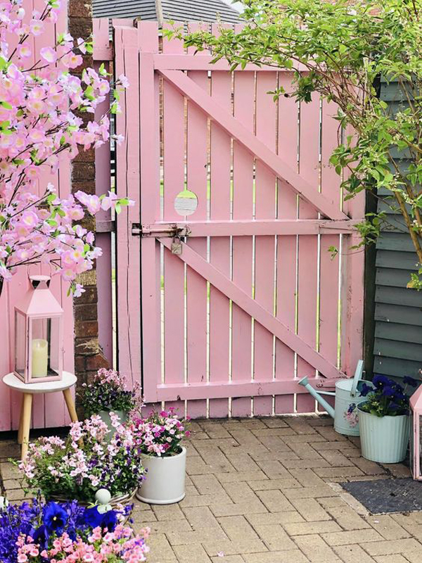 rose-pink-gate-paint-color-ideas