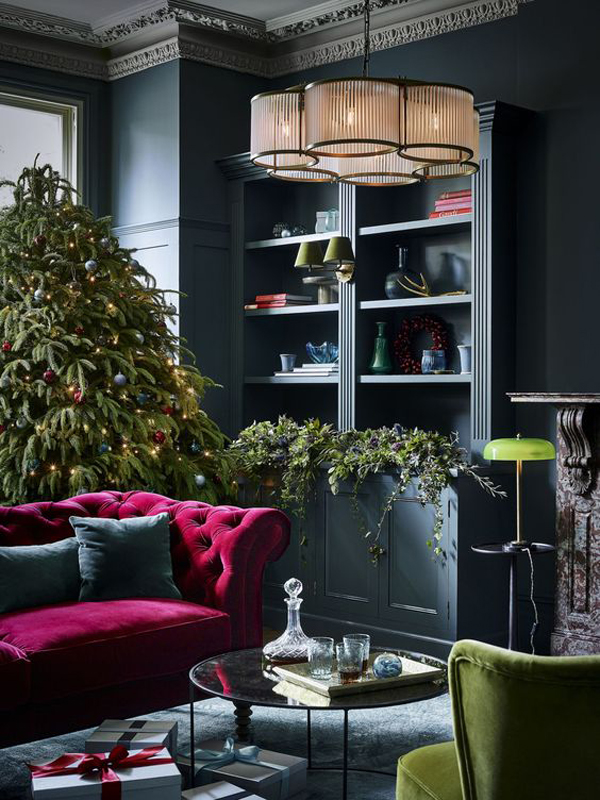 black-christmas-living-room-design-with-marron-sofas