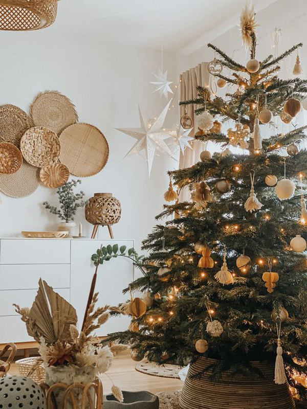 boho-chic-christmas-tree-and-woven-wall-art