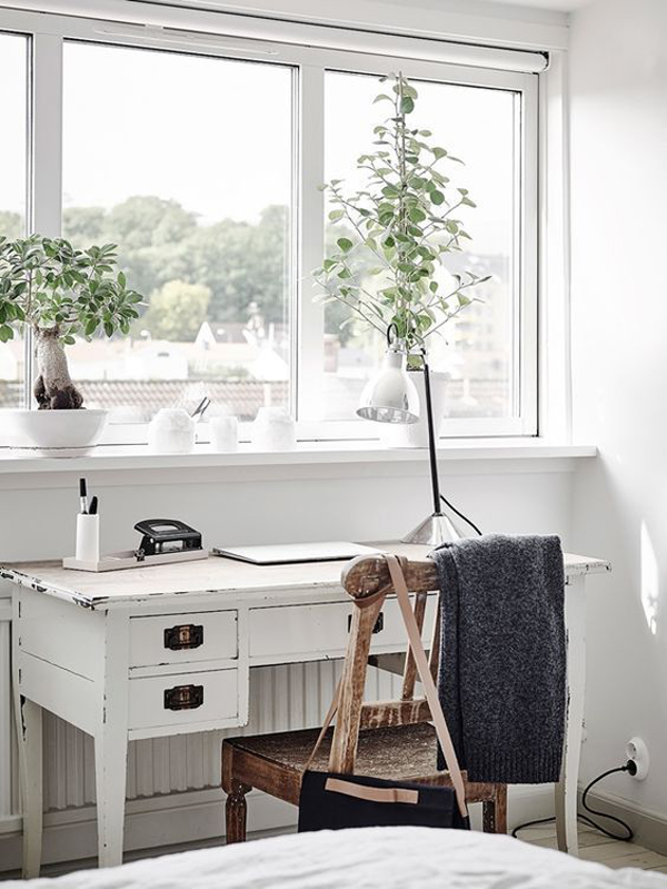 cozy-winter-workspace-with-rustic-style