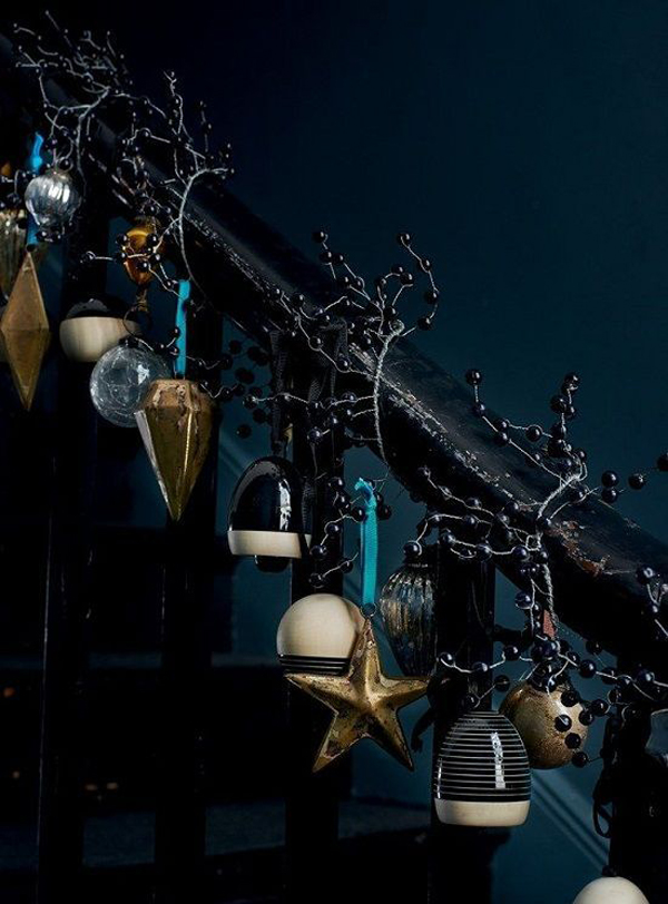 dark-christmas-staircase-ornaments