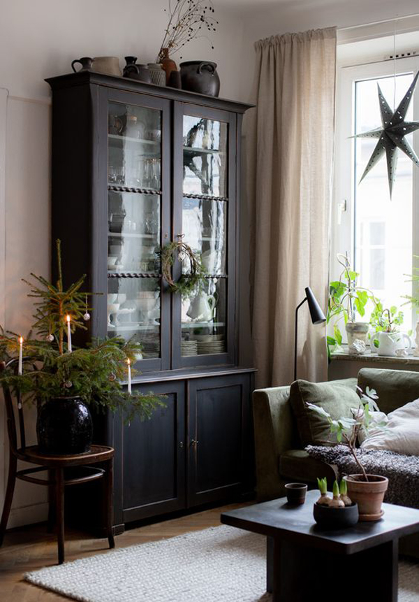 farmhouse-black-christmas-living-room-decor