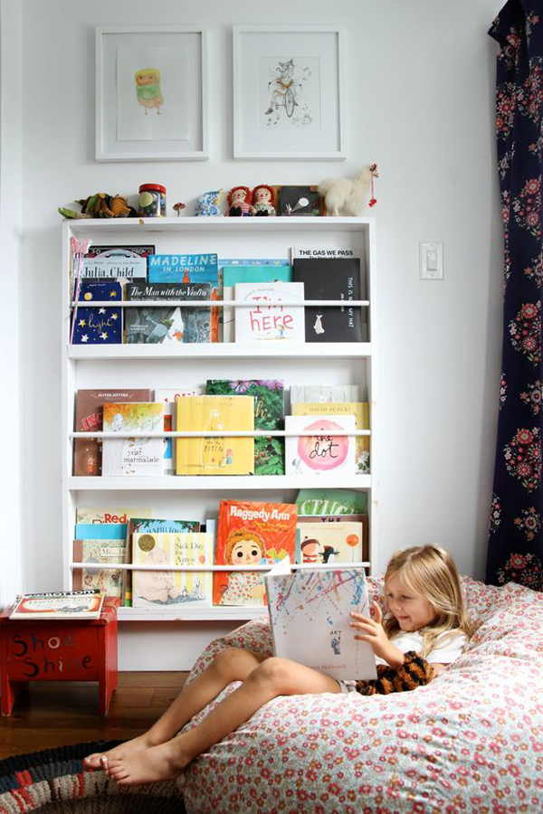 kid-friendly-reading-nook-with-bookshelf