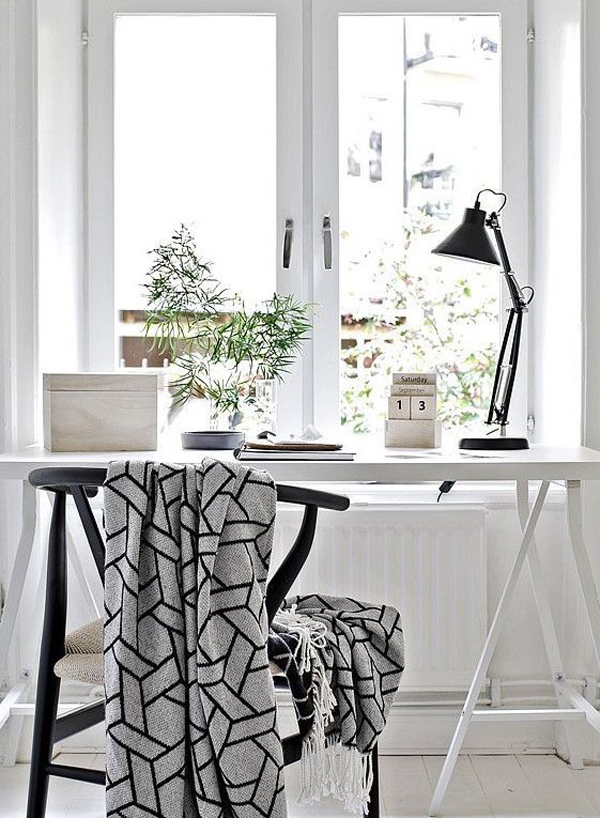 minimalist-winter-home-office-for-small-space