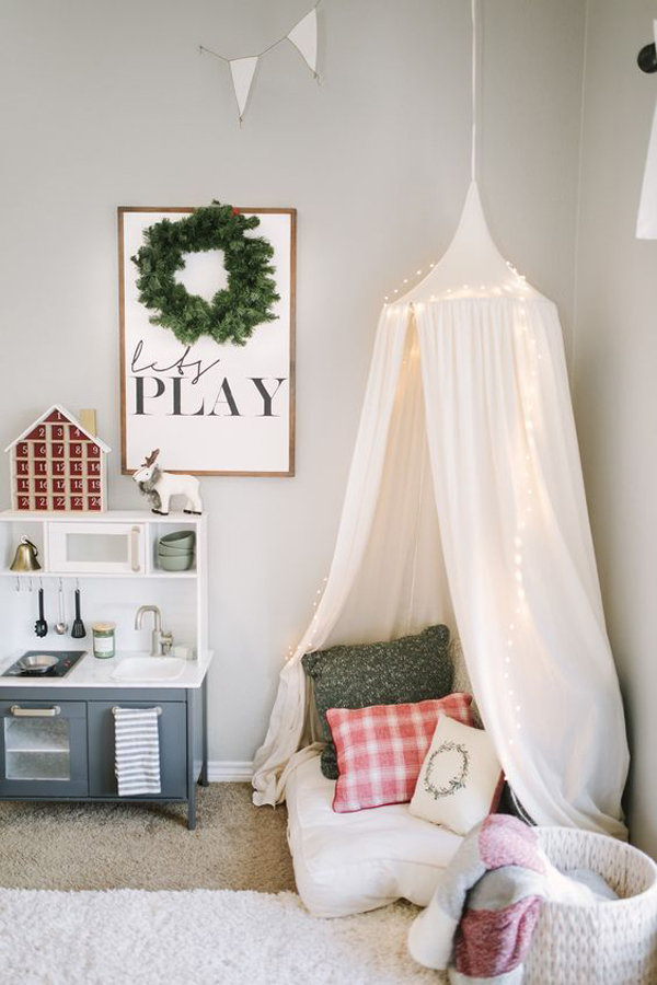 christmas-playroom-with-reading-tents