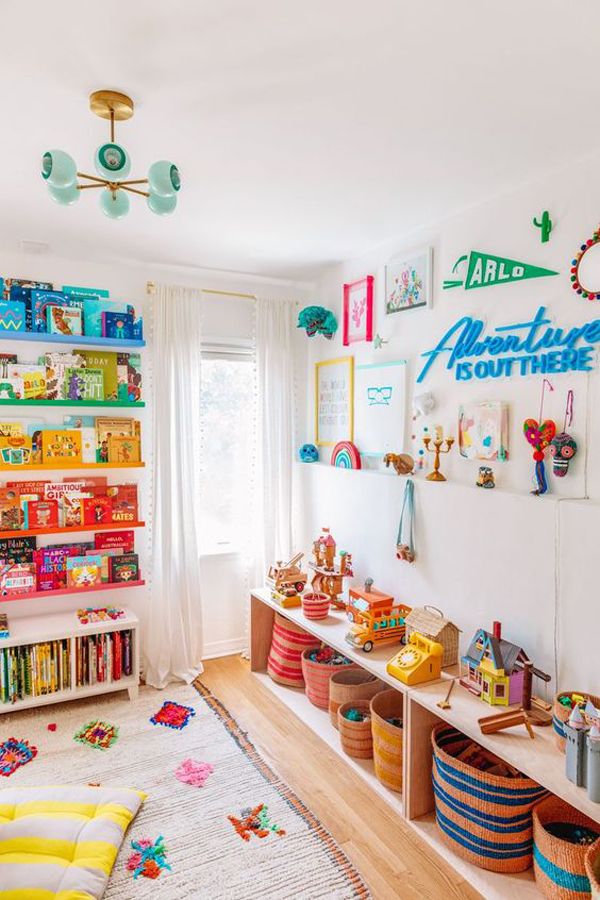 colorful-kid-playroom-with-book-organize