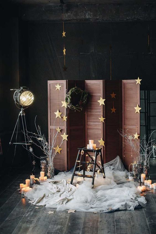 cool-christmas-photo-booth-with-wood-dividers