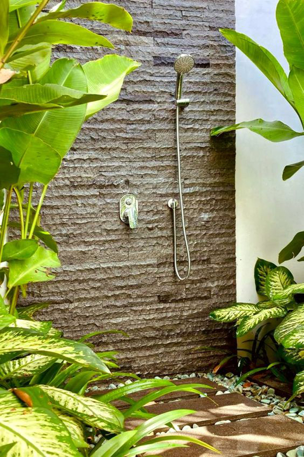 easy-diy-tropical-shower-ideas-for-outdoor