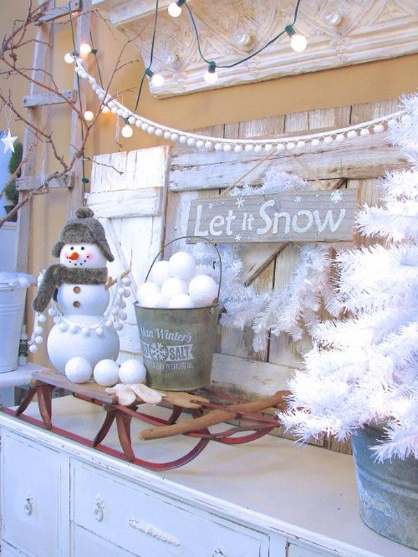 farmhouse-table-display-with-snow-decor