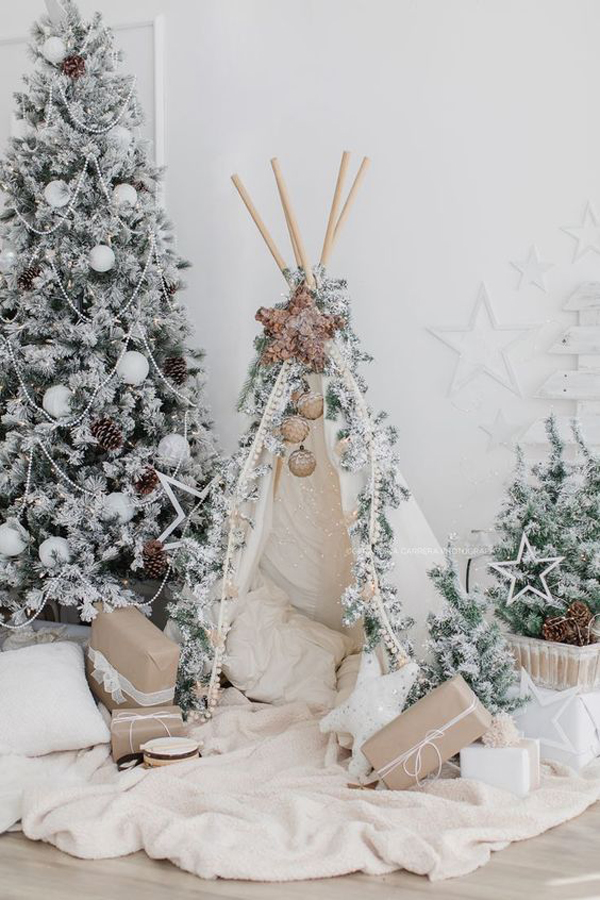 indoor-snow-christmas-tree-with-tents