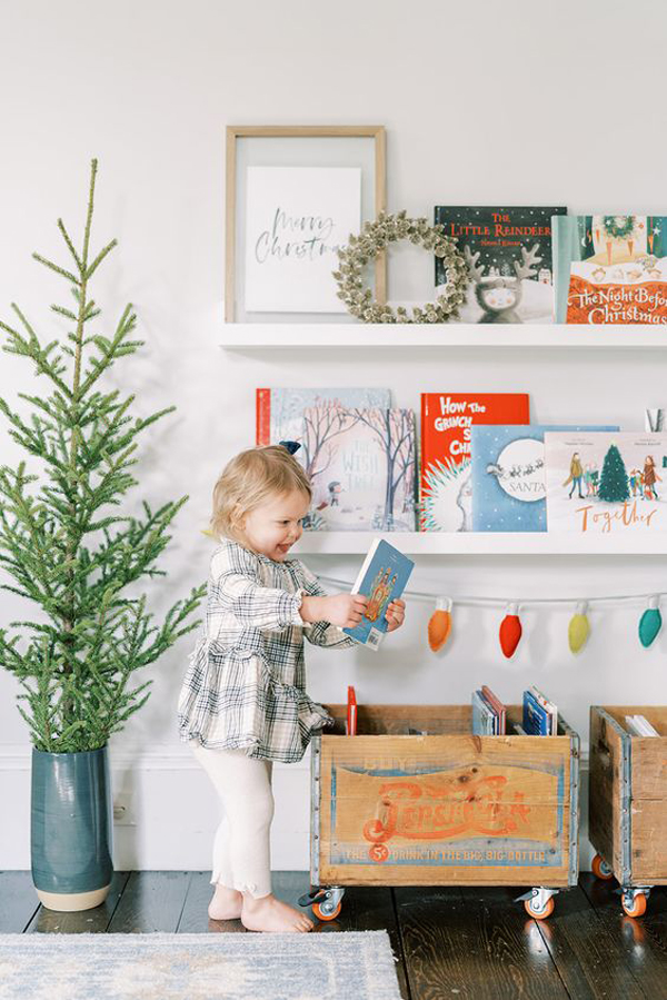 kids-christmas-reading-nook-with-natural-accents