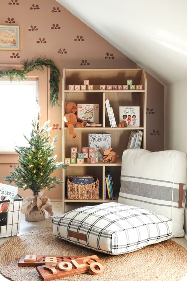 loft-kids-reading-nook-for-christmas