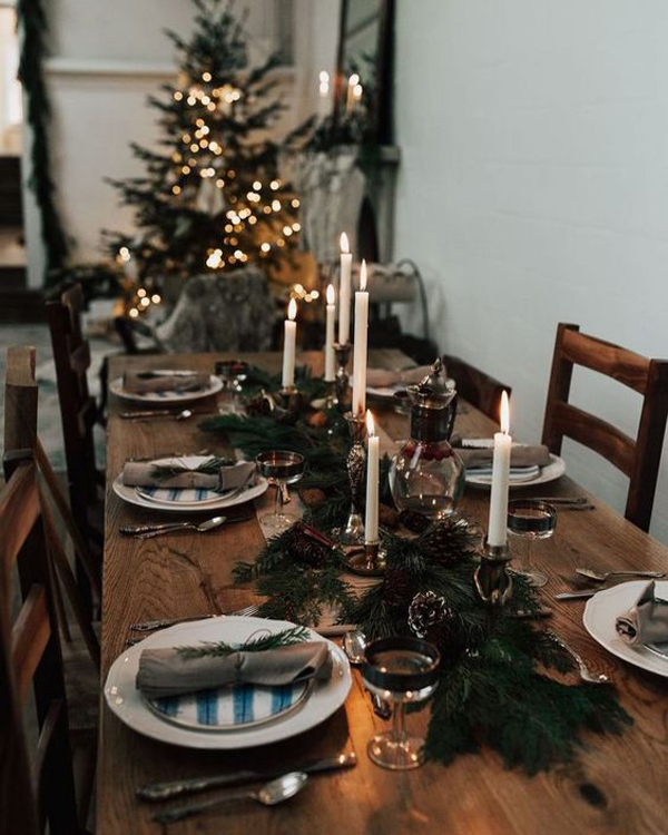 rustic-christmas-tabletop-with-candle-lights
