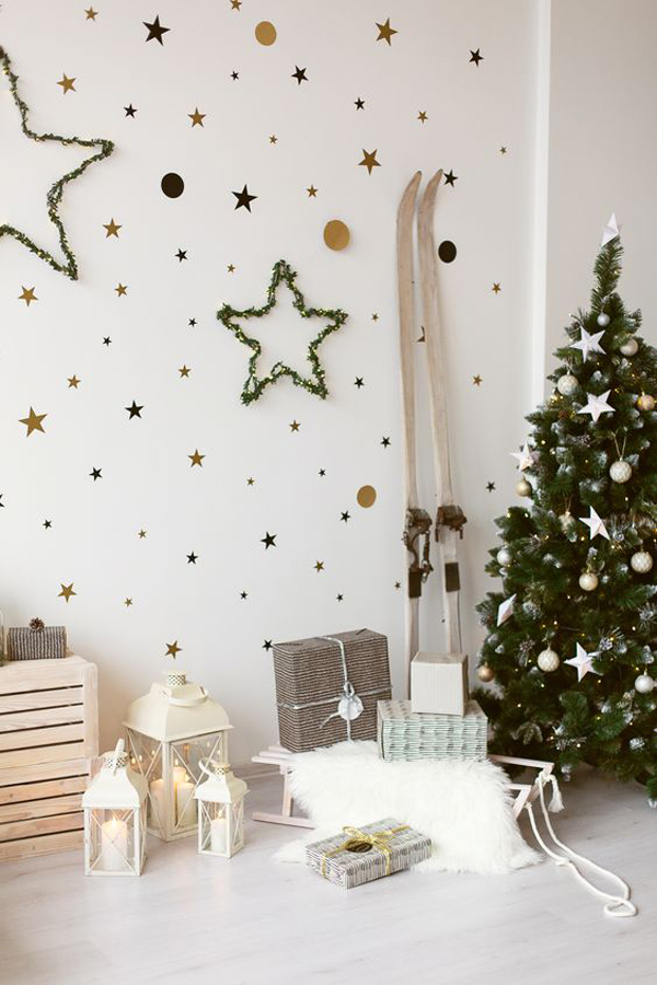 scandinavian-christmas-photo-booths-with-star-wall-decor