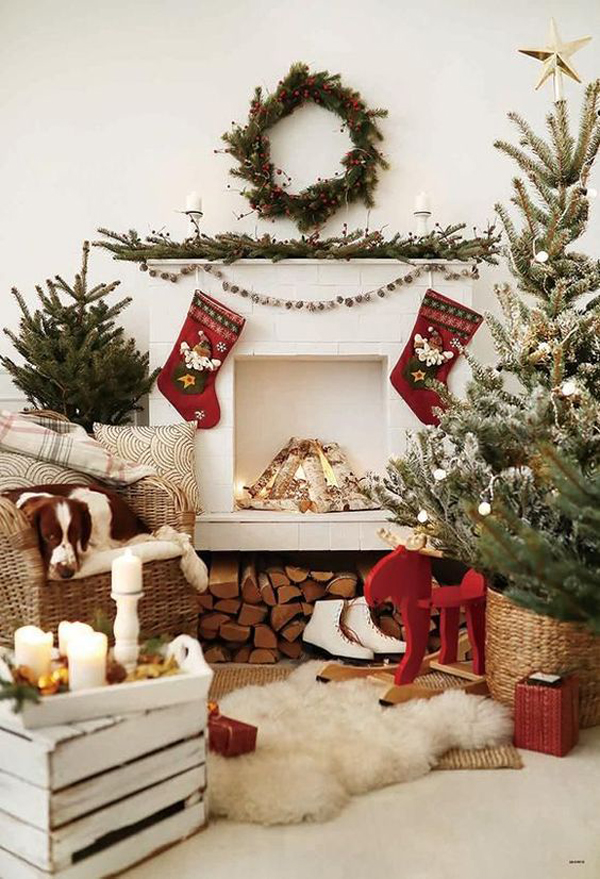 traditional-christmas-mantel-with-photo-booth-ideas