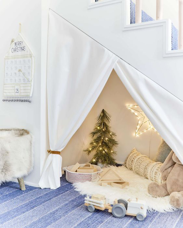 under-stairs-christmas-reading-nook-ideas