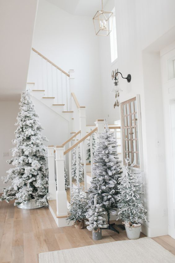 under-stairs-flocked-christmas-tree-with-snow-decorations