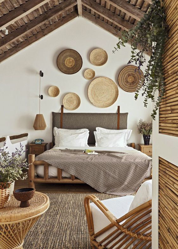 bedroom-villa-design-with-basket-wal-decor