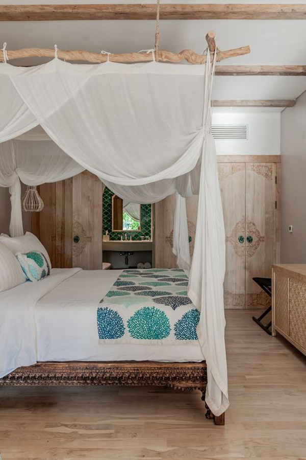 modern-and-traditional-bedroom-villa-decor