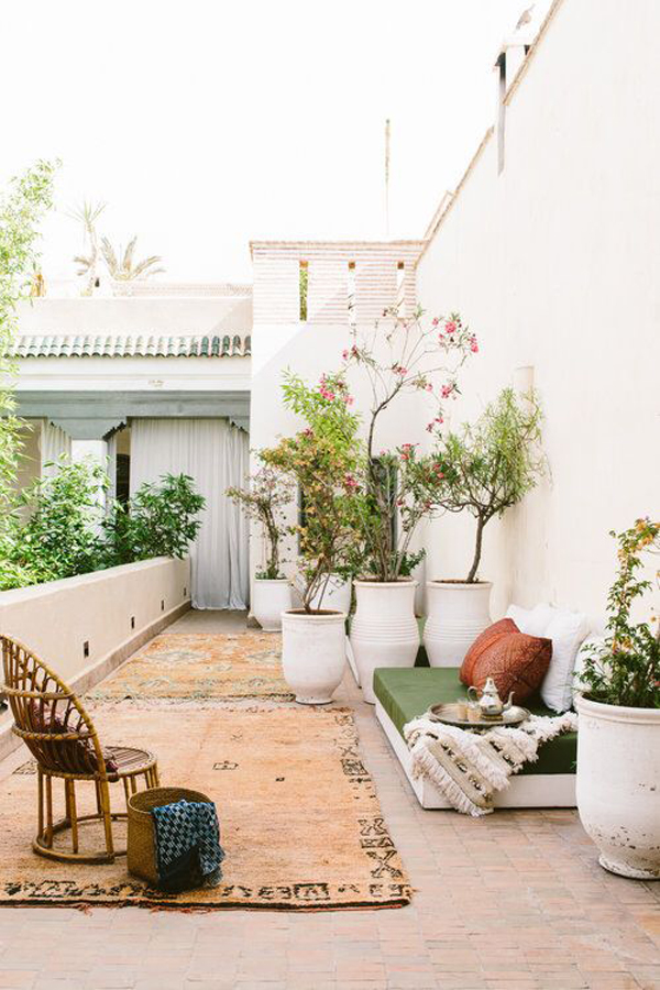 moroccan-outdoor-bed-design