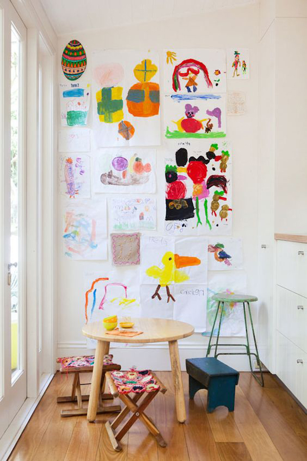 small-kid-playrooom-with-artwork-wall-display