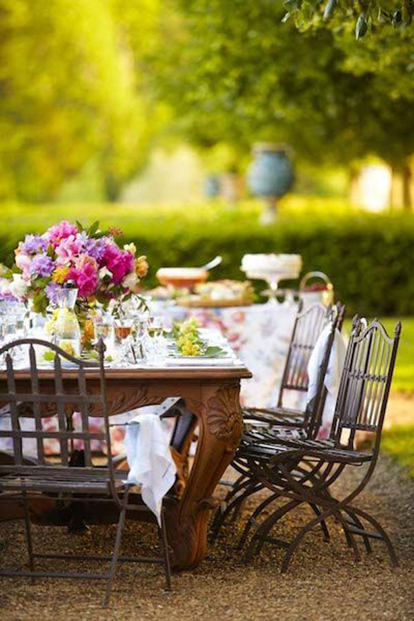 outdoor-spring-lunch-under-the-trees