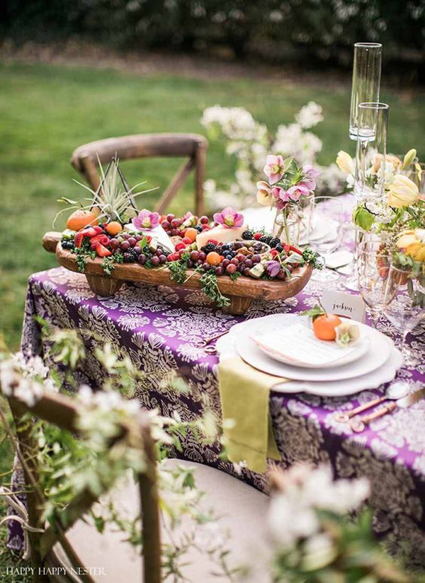 outdoor-table-setting-with-flower-centerpieces