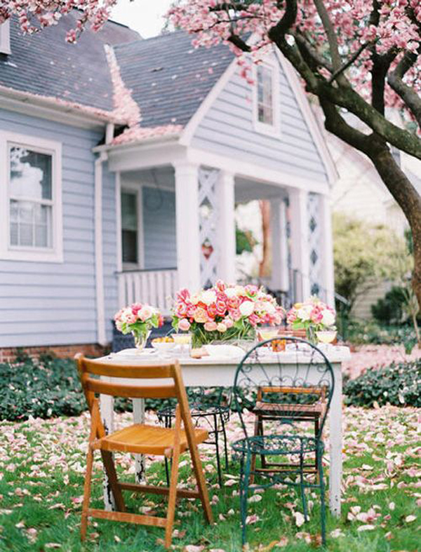 pretty-outdoor-spring-table-setting