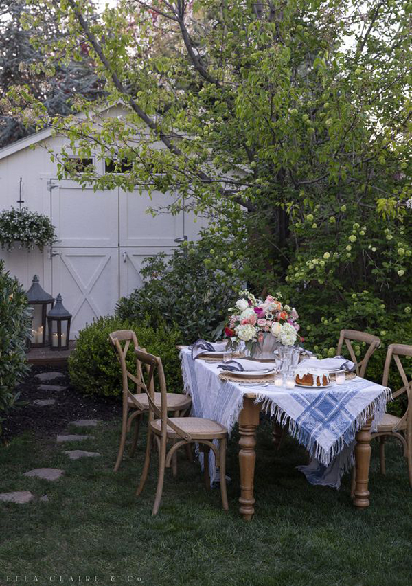 spring-entertaining-outdoor-table-setting