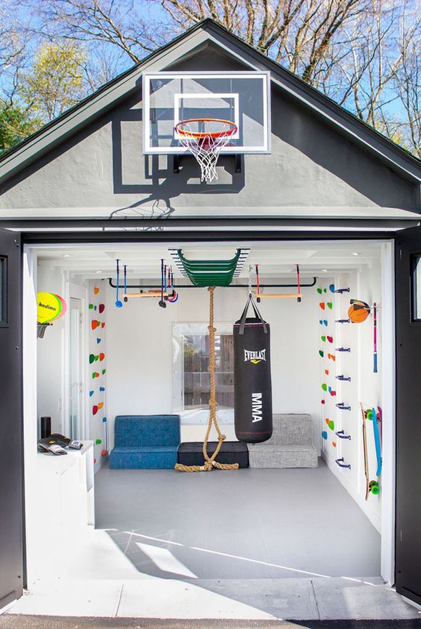 cool-indoor-outdoor-play-space-in-garage