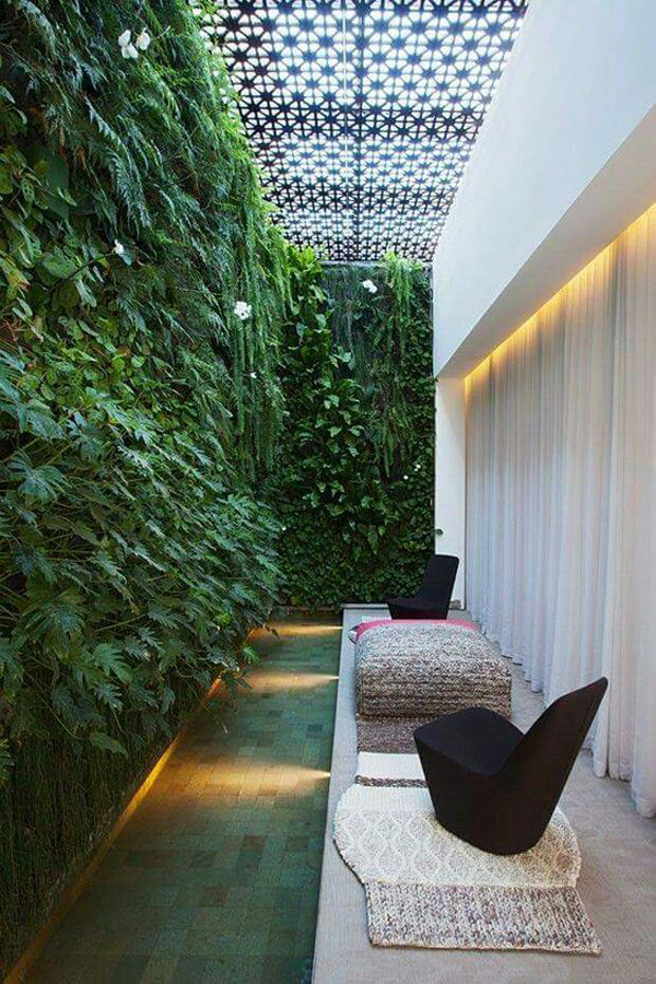 relaxing-tiny-seating-area-with-vertical-garden