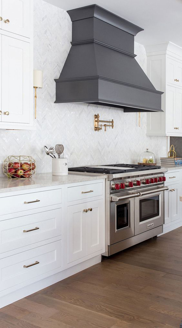 classic-kitchen-cooker-hood-with-chevron-backsplash