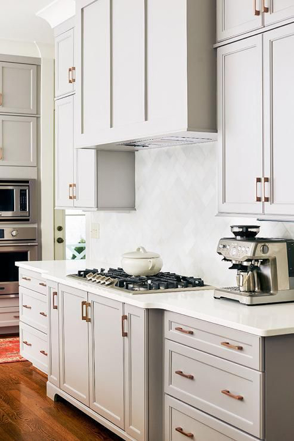 farmhouse-hidden-cooker-hood-in-the-cabinet