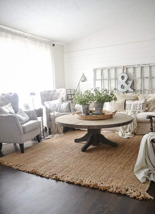 farmhouse-style-living-room-witth-jute-rug-decor