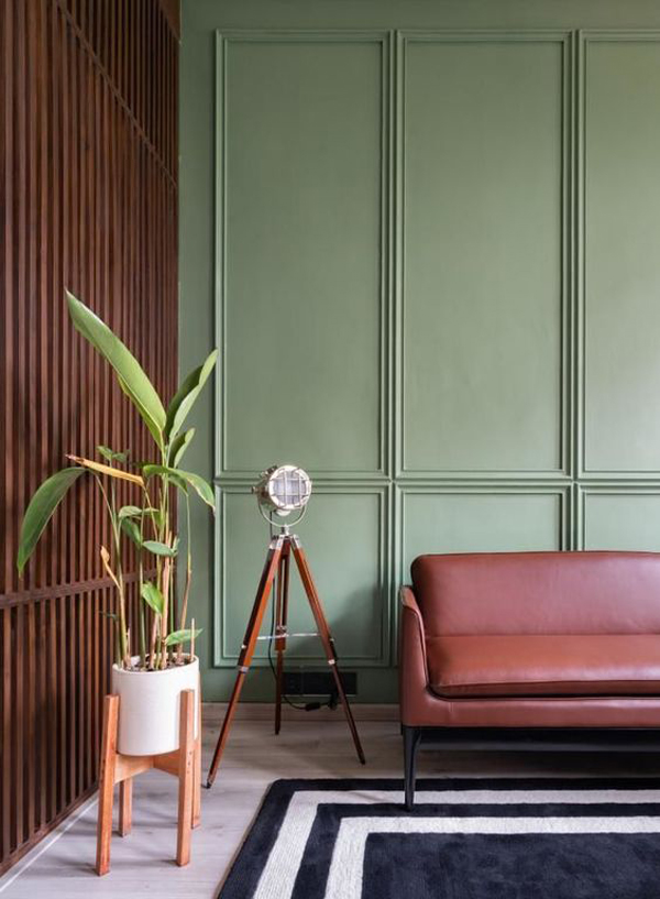 masculine-living-room-with-green-wall-moulding