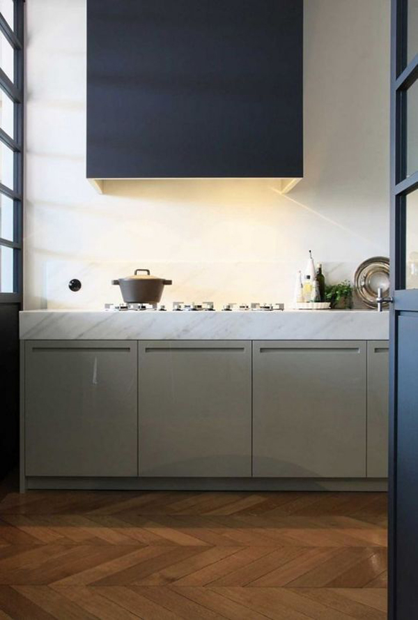 simple-and-modern-cooker-hood-with-lights