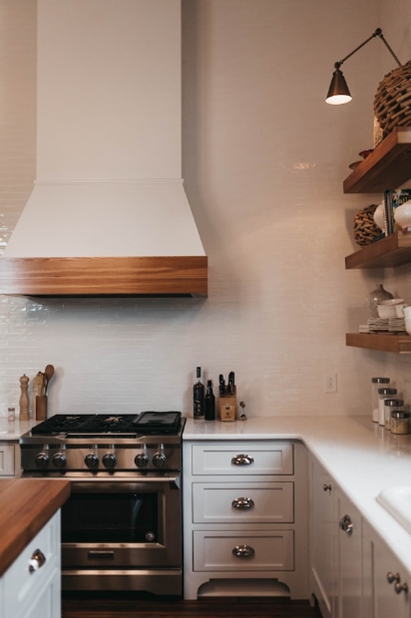 stylish-wood-kitchen-design-with-cooker-hood