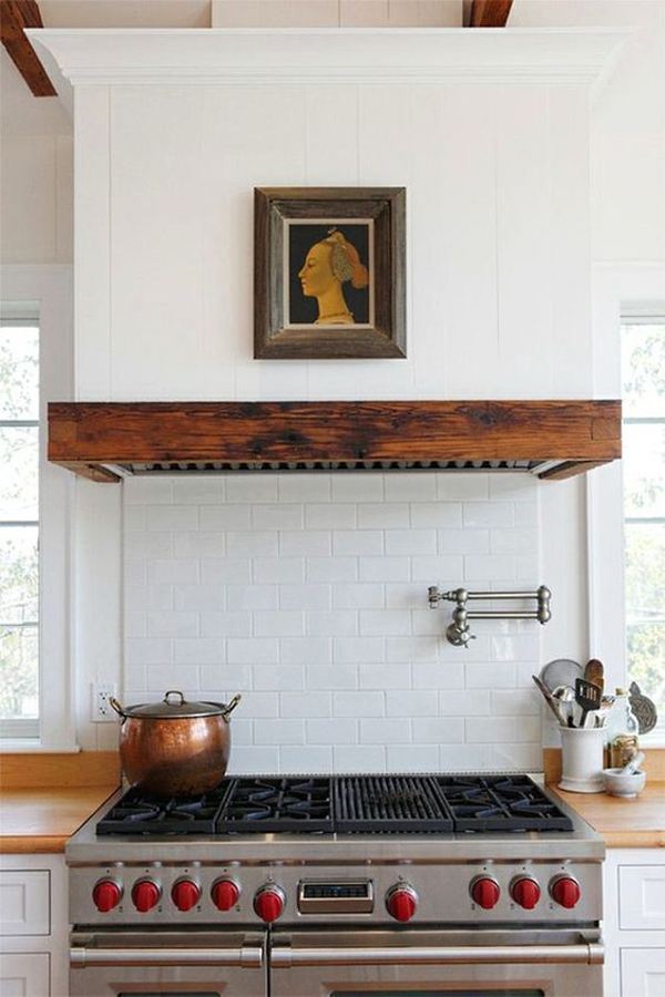 timeless-wooden-cooker-hood-design