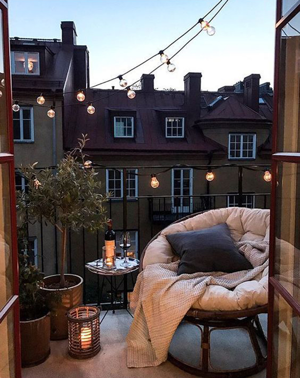 tiny scandinavian balcony decor with string light